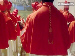 Rayna Tharani breasts, Nude scene in The Young Pope (2016) 20
