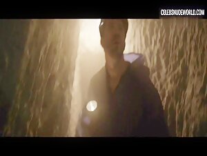 Elena Mirela Bath, Sexy scene in Blood Trap (2016) 9