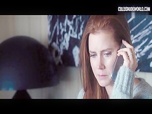 Ellie Bamber, Bobbi Salvör Menuez butt, Nude scene in Nocturnal Animals (2016) 15