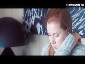 Ellie Bamber, Bobbi Salvör Menuez butt, Nude scene in Nocturnal Animals (2016) 19