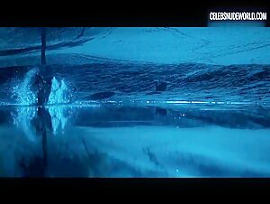 Radhika Apte, Surveen Chawla, Tannishtha Chatterjee Splashing, Nighttime scene in Parched (2016) 10
