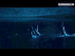 Radhika Apte, Surveen Chawla, Tannishtha Chatterjee Splashing, Nighttime scene in Parched (2016) 17