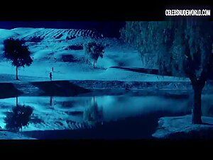 Radhika Apte, Surveen Chawla, Tannishtha Chatterjee Splashing, Nighttime scene in Parched (2016) 5