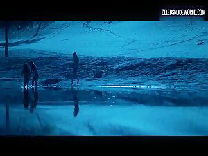 Radhika Apte, Surveen Chawla, Tannishtha Chatterjee Splashing, Nighttime scene in Parched (2016) 6