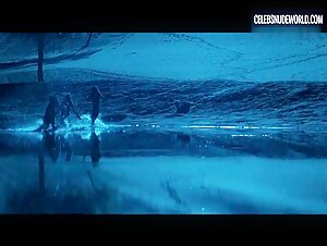 Radhika Apte, Surveen Chawla, Tannishtha Chatterjee Splashing, Nighttime scene in Parched (2016) 8