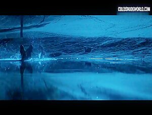Radhika Apte, Surveen Chawla, Tannishtha Chatterjee Splashing, Nighttime scene in Parched (2016) 9