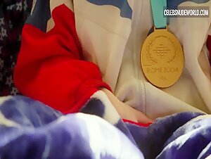 Melissa Rauch Blonde, Masturbating scene in The Bronze (2016) 11