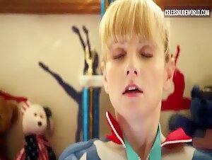 Melissa Rauch Blonde, Masturbating scene in The Bronze (2016) 16