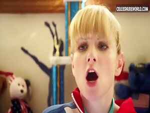 Melissa Rauch Blonde, Masturbating scene in The Bronze (2016) 8