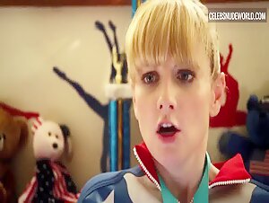 Melissa Rauch Blonde, Masturbating scene in The Bronze (2016) 9