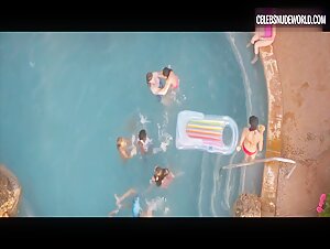 Anna Kendrick, Aubrey Plaza Sexy, bikini scene in Mike and Dave Need Wedding Dates (2016) 1