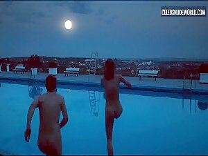 Lisa Wagner Butt, Outdoors scene in Kommissarin Heller: Hitzschlag (2016) 12